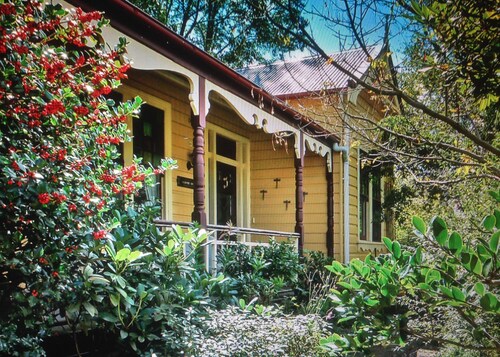 Burnie Brae circa 1908 - Netflix, Wifi, Air Con, Quiet Area, with 2 X Queen Beds