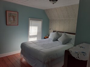 2 bedrooms, iron/ironing board, free WiFi, bed sheets - Saltbox cottage (Clarke's Beach)