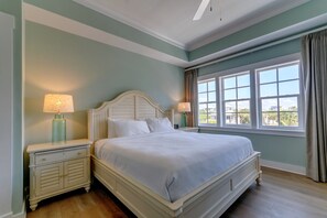 1 sovrum, värdeförvaringsskåp på rummet och strykjärn/strykbräda