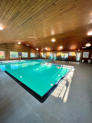 Indoor pool, seasonal outdoor pool - Crown Point Resort (Horseshoe Bend)