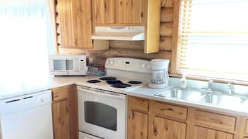 Kabin Premium, 2 kamar tidur, Bebas Asap Rokok, pemandangan danau (511, Terrace) | Dapur pribadi | Lemari es besar, microwave, oven, dan kompor