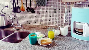 Lejlighed | Privat køkken | Kaffe-/temaskine, køleskab, mikrobølgeovn, ovn