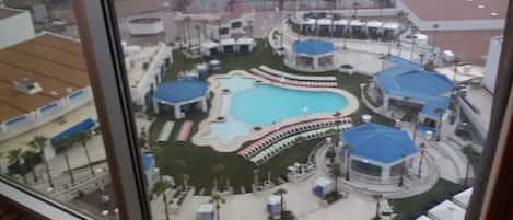 حمّام سباحة خارجي