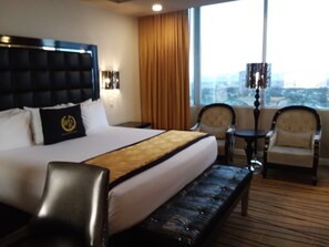 2 bedrooms, in-room safe, desk, iron/ironing board - Westgate Las Vegas Presidential Suite (Las Vegas)