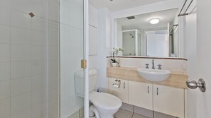 Een bad/douchecombinatie