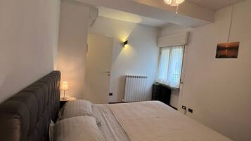 2 Schlafzimmer, Schreibtisch, BĂŒgeleisen/BĂŒgelbrett, Reisekinderbett