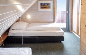 3 bedrooms, travel cot, WiFi