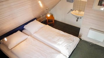3 bedrooms, travel cot, WiFi