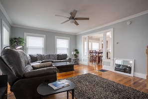 TV connectée, lecteur de DVD, livres, vidéothÚque