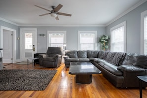 TV connectée, lecteur de DVD, livres, vidéothÚque