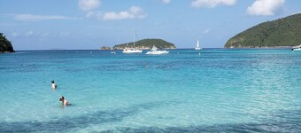 Minutes from beaches & trails of the National Park, with a large bedroom .