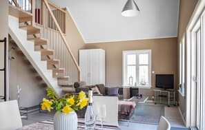 TV - 1 bedroom beautiful home in Skjoldastraumen (Skjoldastraumen)