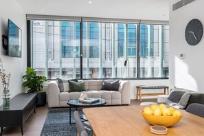 Apartamento executivo (101) | Área de estar | TV de tela plana, Netflix, serviços de streaming