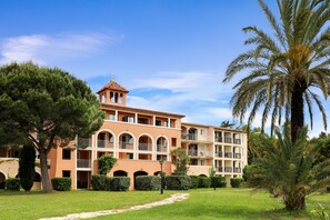 Exterior - Appart Près de la Plage | Piscine Extérieure (Grimaud)