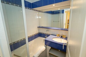 Towels - Appart Près de la Plage | Piscine Extérieure (Grimaud)