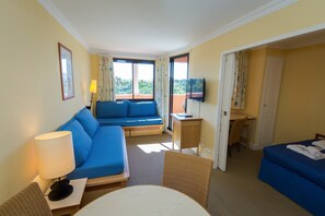 TV - Appart 300m de la Plage | Wi-Fi Gratuit! (Grimaud)