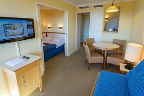 1 bedroom, in-room safe, free WiFi, bed sheets - Appart 300m de la Plage | Wi-Fi Gratuit! (Grimaud)