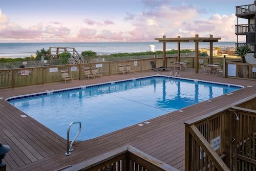 Elevator. Oceanfront. Big Deck. Pool.