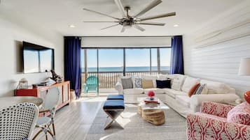 TV connectée, livres, médiathèque