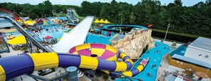 Pool - BIG DECK! Tiki Bar! Oceanfront Pool! Elevator! (Carolina Beach)