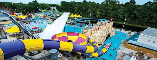 BIG DECK! Tiki Bar! Oceanfront Pool! Elevator!