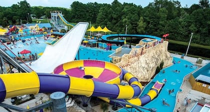 BIG DECK! Tiki Bar! Oceanfront Pool! Elevator!