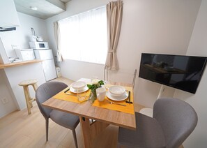 Design Triple Room, Non-smoking (2-3F) | Living area