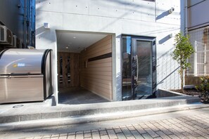 Property entrance - Laffitte Tokyo WEST (Tokyo)