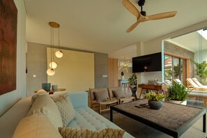 Flat-screen TV, DVD player - Luxury 3 Bedroom Villa Close to Beach in Sanur (Sanur)