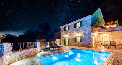 Holiday Home Rustic - Two Bedroom Holiday Home with Private Pool