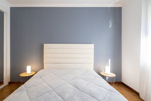2 Schlafzimmer, Schreibtisch, Bügeleisen/Bügelbrett, Internetzugang