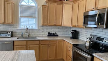 Réfrigérateur, micro-ondes, four, lave-vaisselle