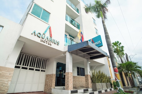 Fachada de la propiedad. Hotel Aquarius