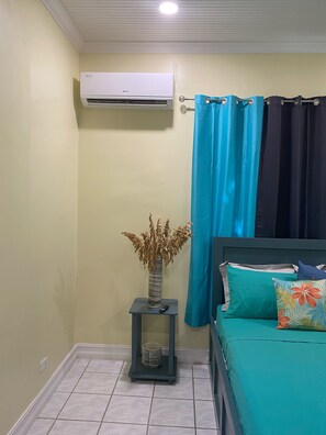 2 bedrooms, iron/ironing board, WiFi, bed sheets - MaryBo - Back Yard Oasis Studio (Nassau)