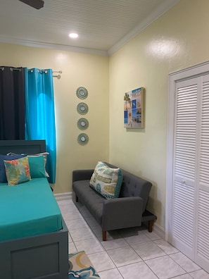 2 bedrooms, iron/ironing board, WiFi, bed sheets - MaryBo - Back Yard Oasis Studio (Nassau)