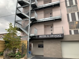 Fachada de la propiedad