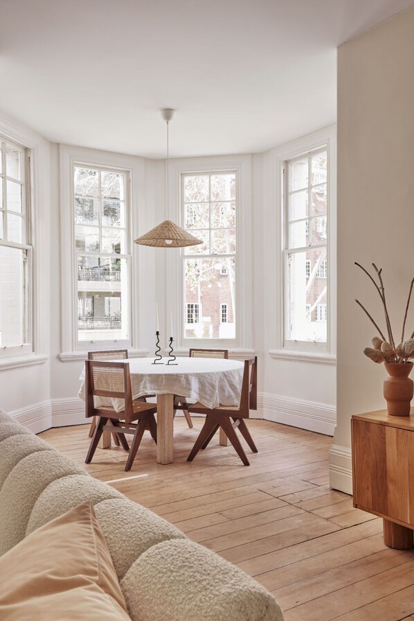 Apartemen Desain, dapur (McMullin & Co) | Area keluarga | TV, Netflix, stasiun docking iPod, dan stasiun docking MP3