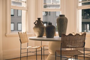 Design-Apartment, Küche (McMullin & Co) | Wohnbereich | 46-Zoll-Fernseher mit Digitalempfang, Netflix, iPod-Dockingstation