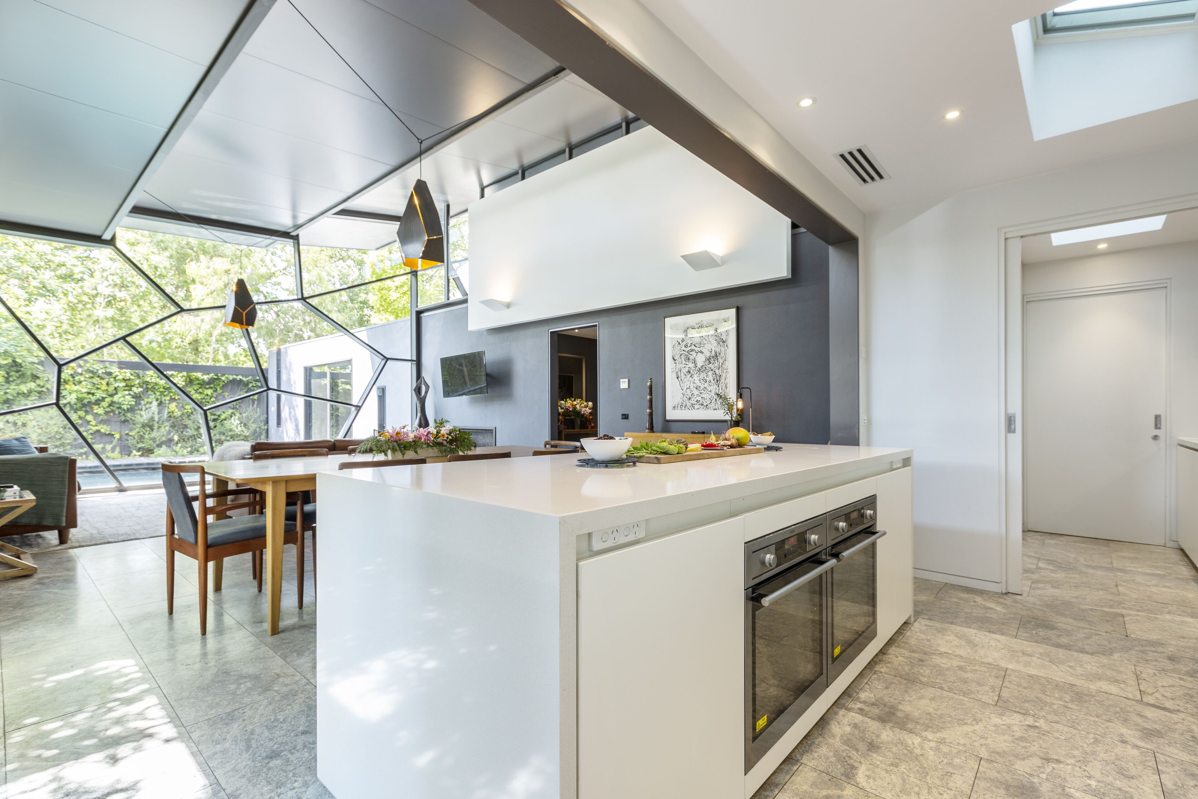 Architectural Luxury Home - Premier location in Hawthorn — image 12