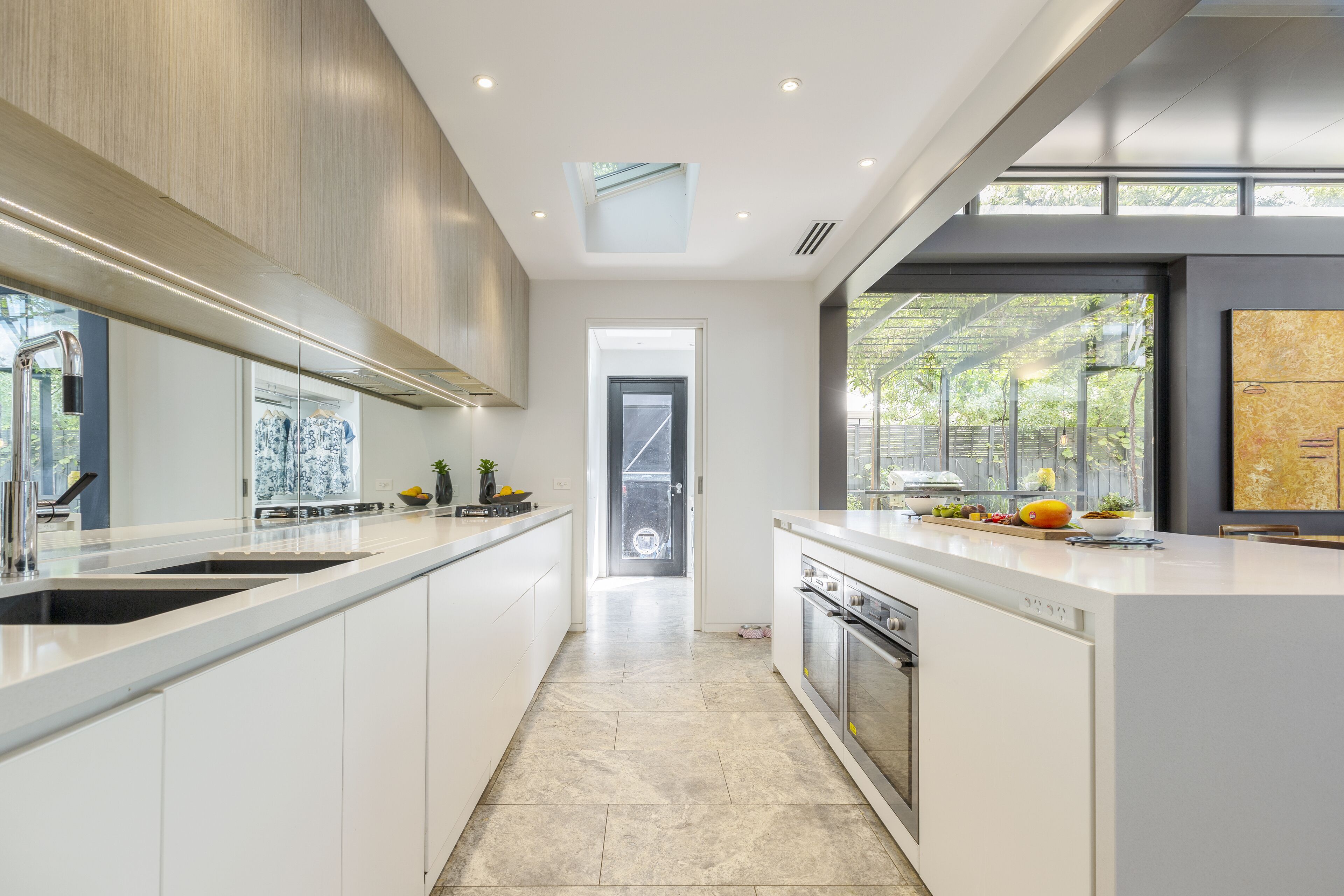 Architectural Luxury Home - Premier location in Hawthorn — image 11