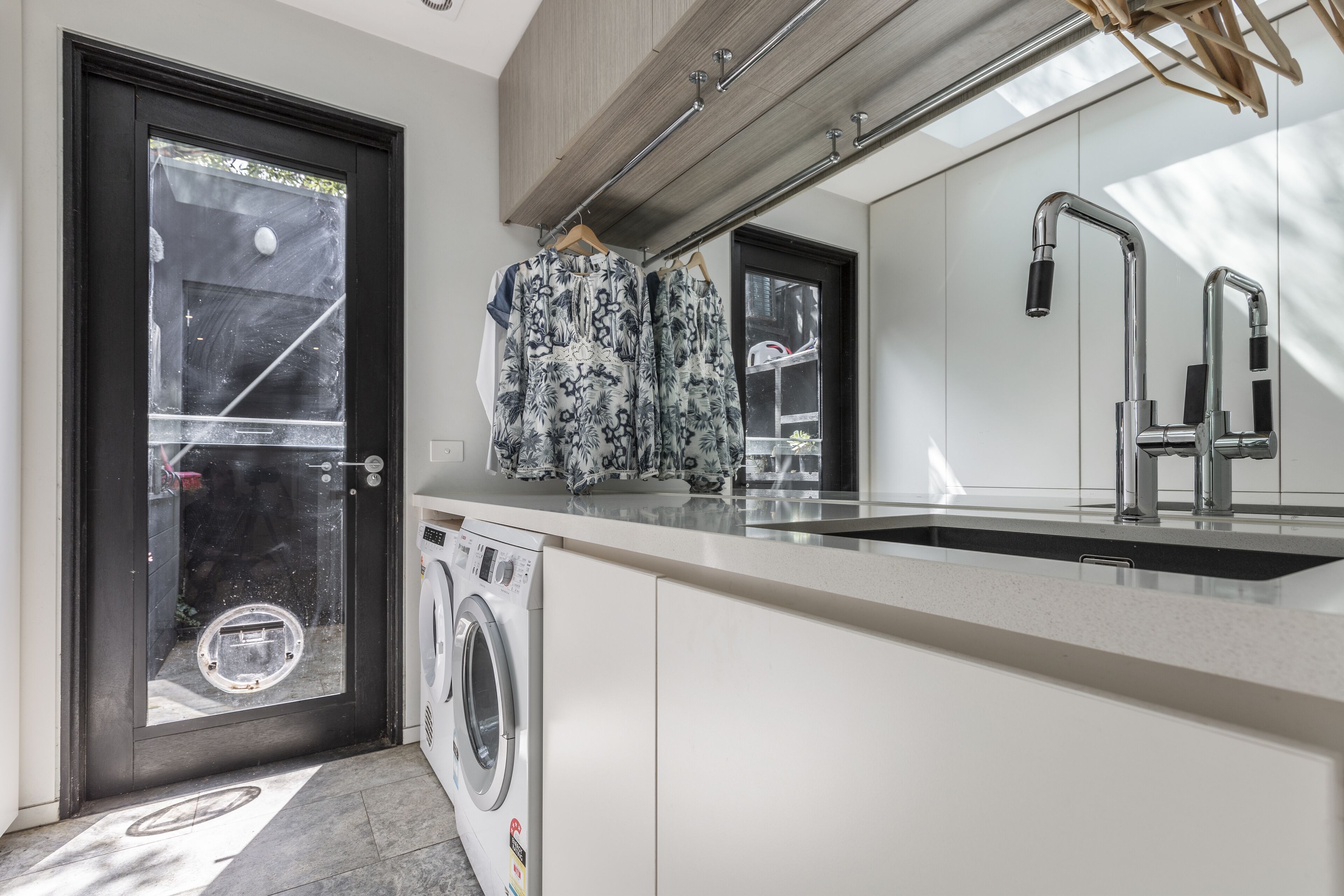 Architectural Luxury Home - Premier location in Hawthorn — image 3