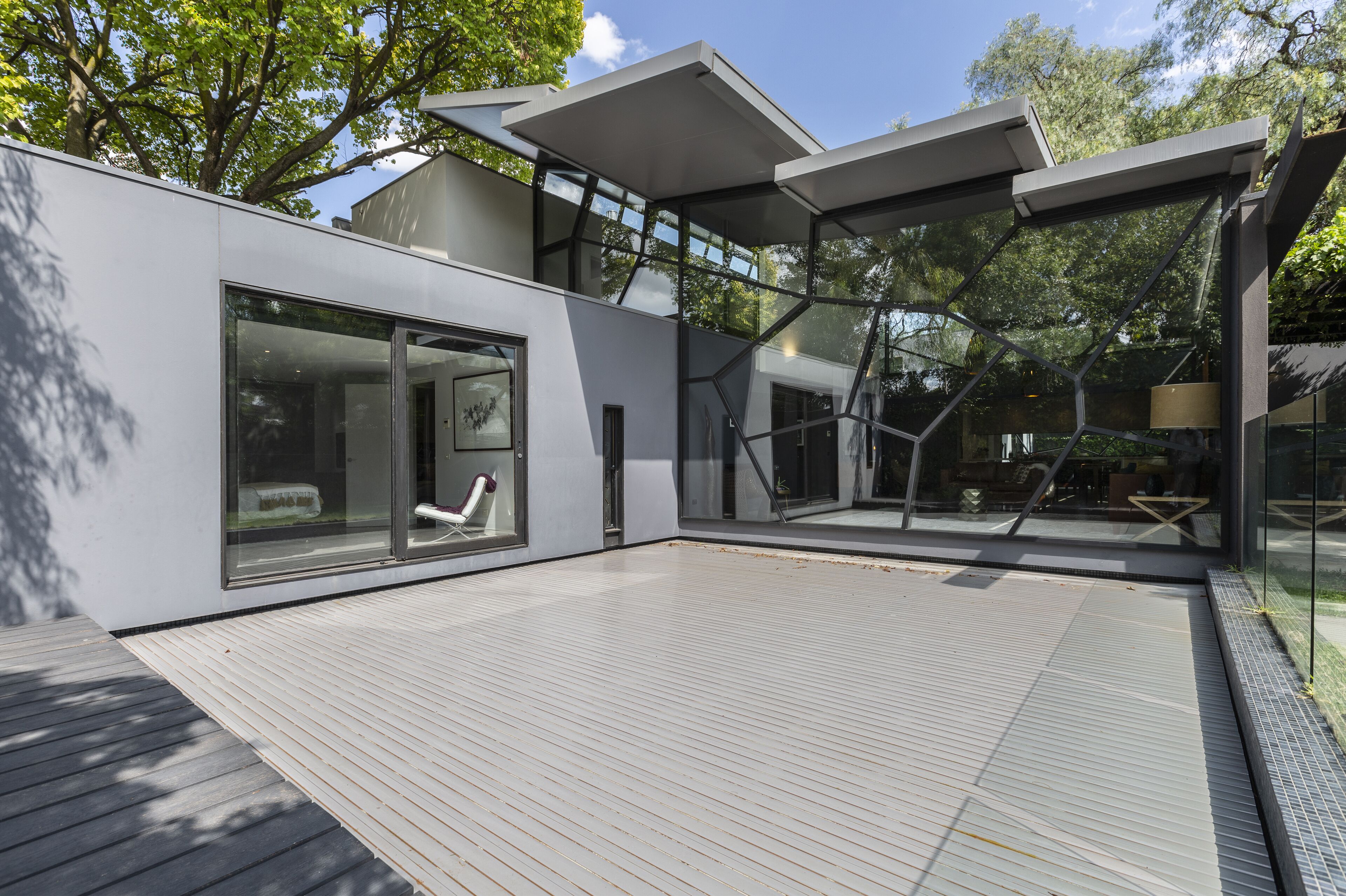 Architectural Luxury Home - Premier location in Hawthorn — image 4