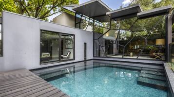 Outdoor pool, a heated pool