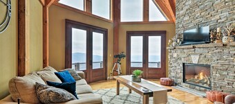 ¡NUEVO! Perched Mtn Retreat w / Community Amenities!