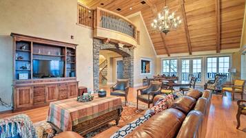 TV, fireplace, DVD player, books