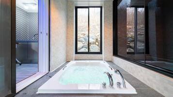Poolvilla 101 | Private spa tub