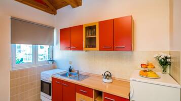 Fridge, oven, stovetop, toaster