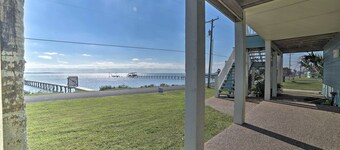 Lamar Peninsula Studio Nestled on St Charles Bay!