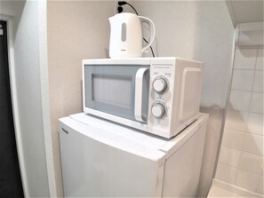 Compact kitchen amenities include a microwave and kettle.
