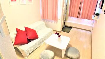 Room (/9) | Living area | Flat-screen TV